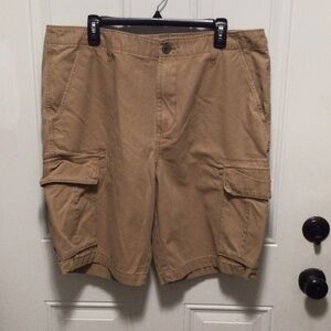 Old Navy Men's Cargo Shorts in Tan
